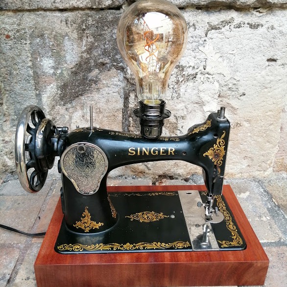 CREATION LAMPE MACHINE A COUDRE SINGER VINTAGE EQUIPEE D'UNE